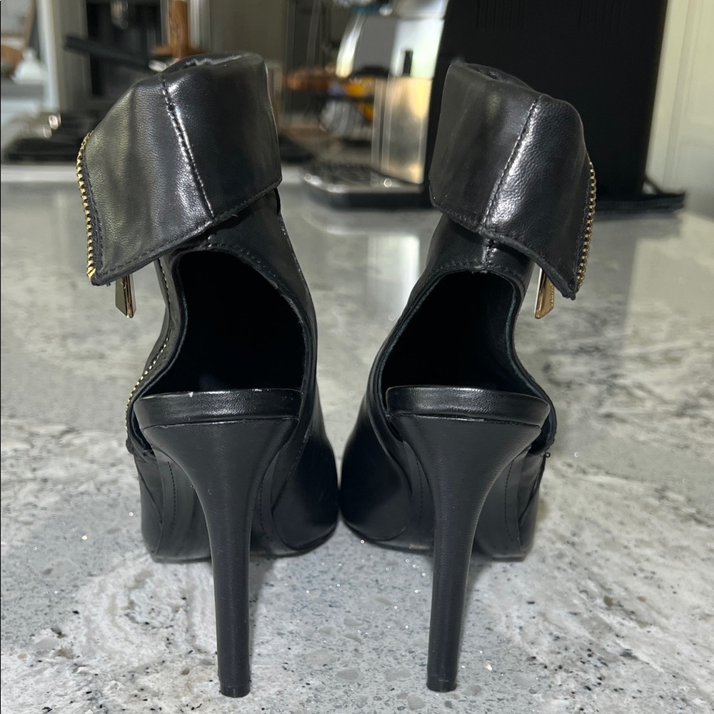 VINCE Camuto Black Leather Peep-Toe Folded-Cuff Heel Booties with Gold Size 6 - Picture 7 of 15